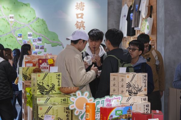 e30-27C63799D-6EAE-FB38-8702-0CE814ABC97A.jpg