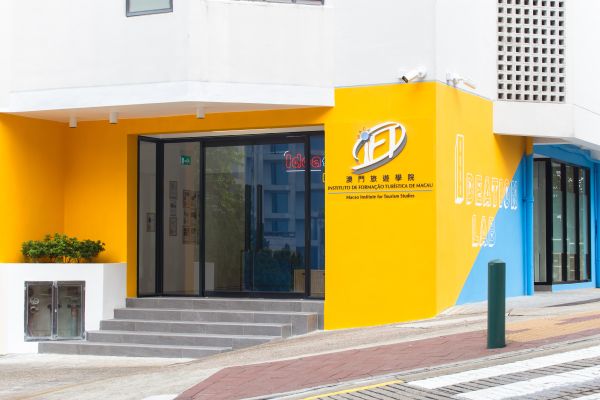 entrance-5fa804a4d-097b-3828-d003-1b337826a2a703F40065-B425-BC43-B193-50261AE90AA8.jpg